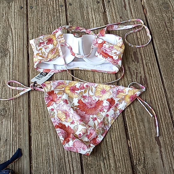 Floral bikini - Picture 2 of 2